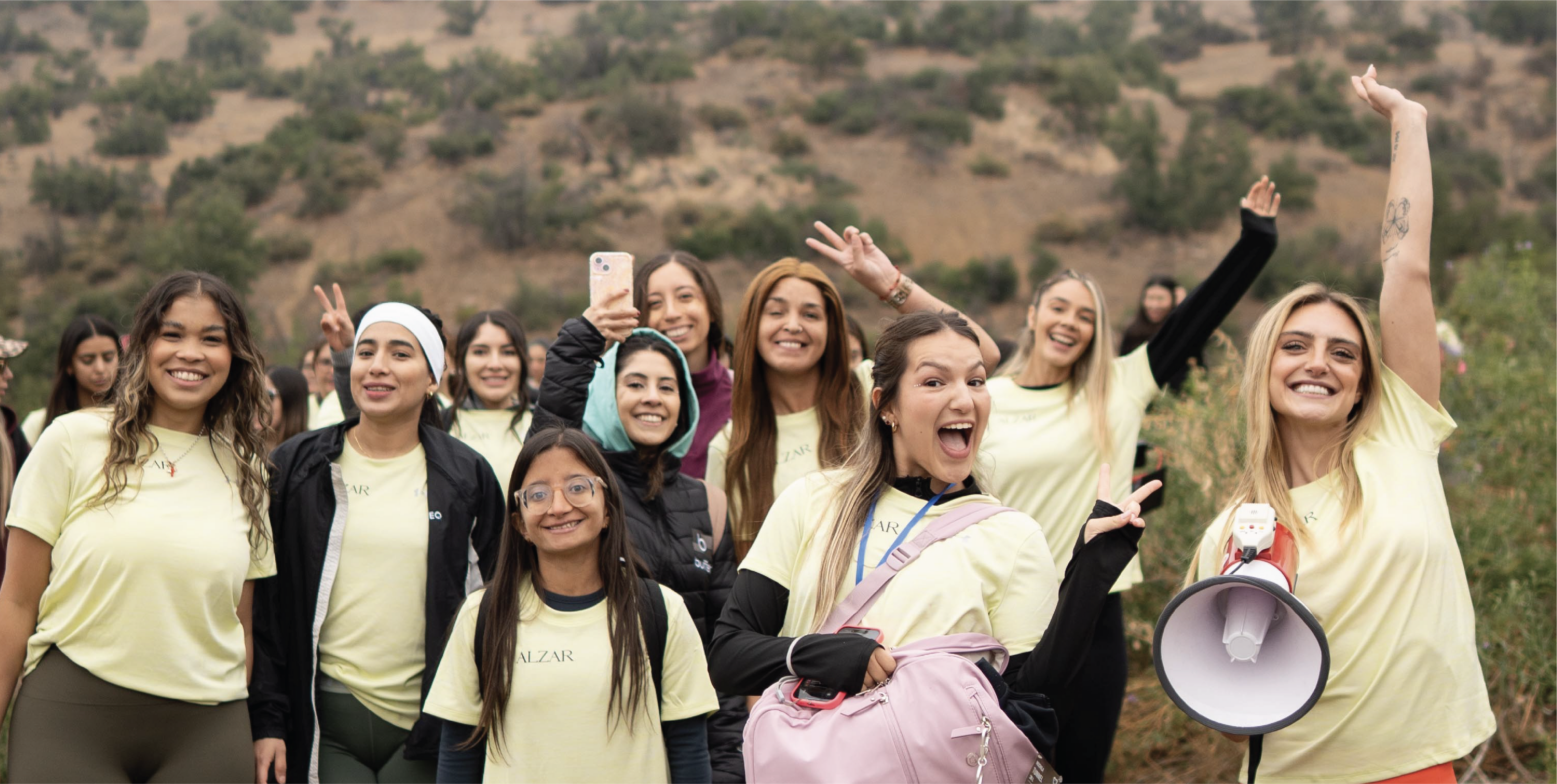 mujeres felices en the rise by alzar