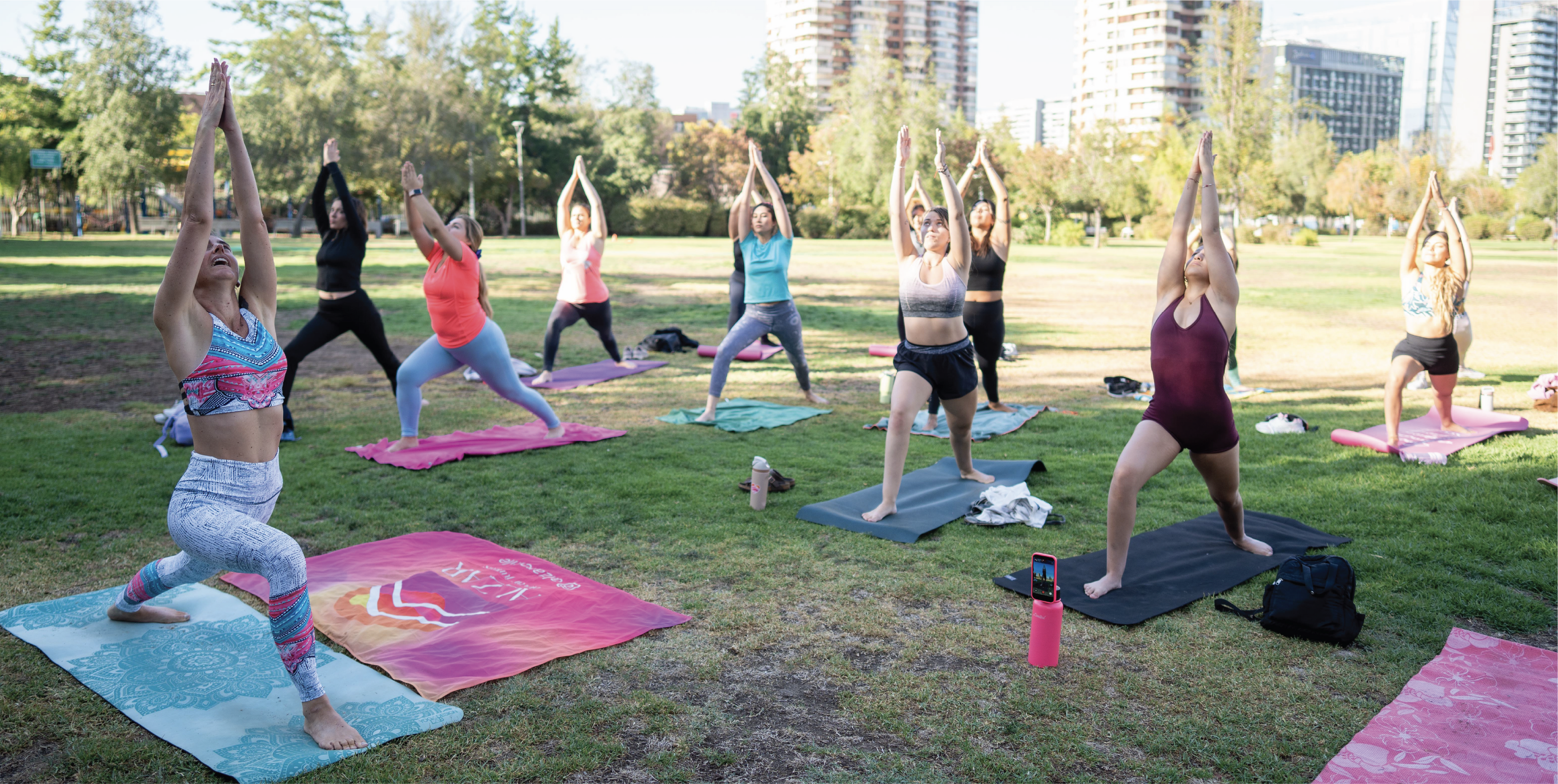 yoga alzar en el parque