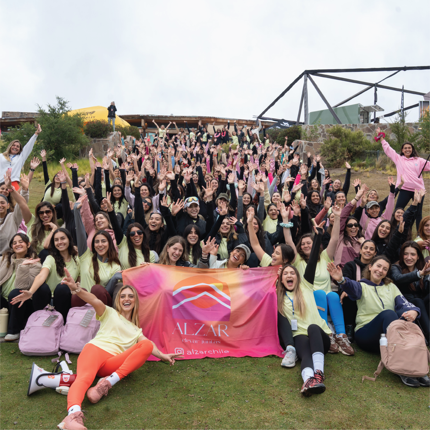 grupo mujeres the rise by alzar 
